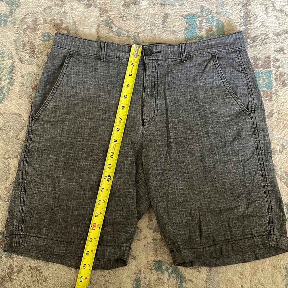 Marc Anthony flat front shorts. 32”